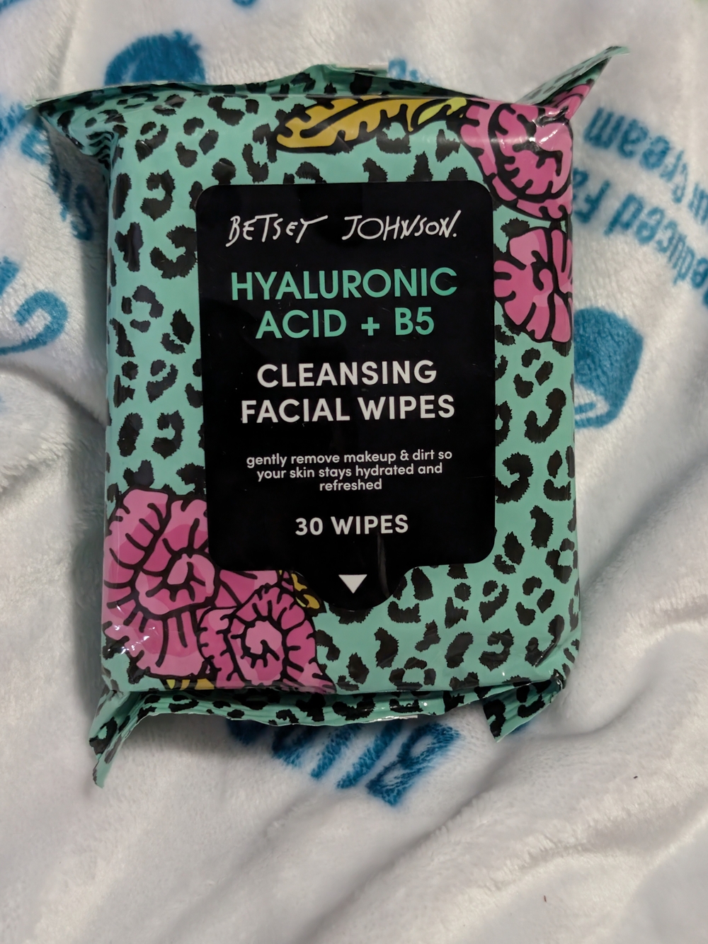 Betsey Johnson Cleansing Facial Wipes in Mint Green with Pink Floral Accents